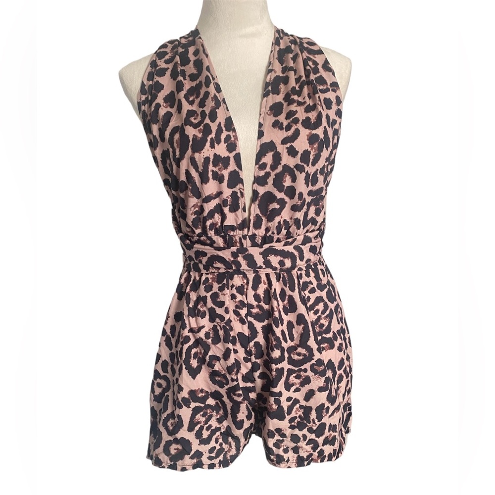 Womens shorts romper. Size M. Brand new!!!